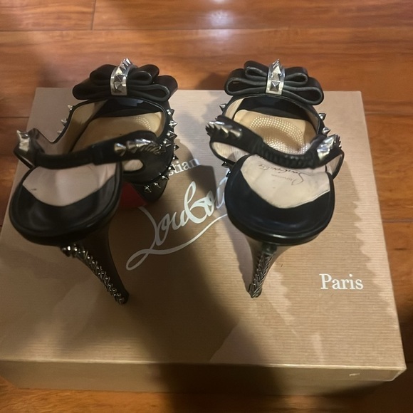 Christian Louboutin Heels with spikes, heel resold.size 41. Excellent co… - Picture 5 of 8